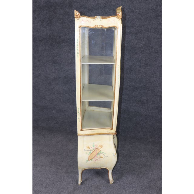 Italian Early 1900s Era Italian Venetian Bombe Form Paint Decorated Vitrine For Sale - Image 3 of 15