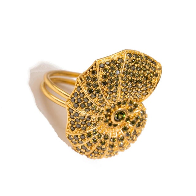 Mystic Shell Gold Adjustable Chunky Ring, Size 8 For Sale In Miami - Image 6 of 9