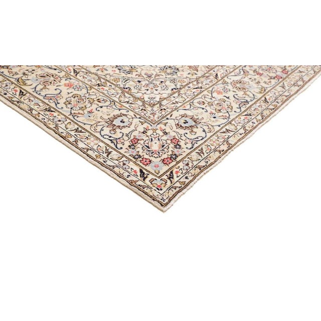 Middle Eastern Rug in Pure Wool For Sale - Image 5 of 11