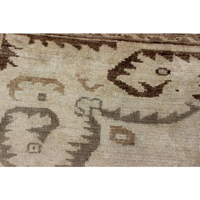 Early 20th Century Large Square Size Vintage Turkish Oushak Rug in Earthy Tones With Medallion For Sale In Atlanta - Image 6 of 12