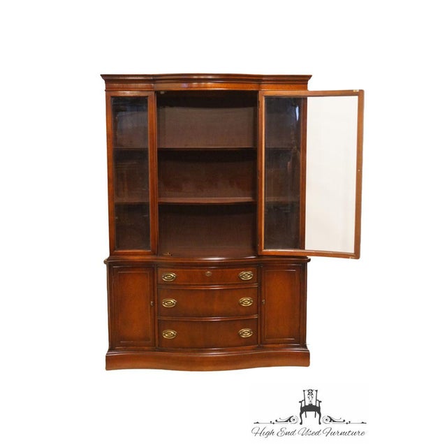 20th Century Traditional Bassett Furniture Old Shirley Collection Bow