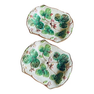 19th Century English Dishes With Strawberry Leaf Print - A Pair For Sale