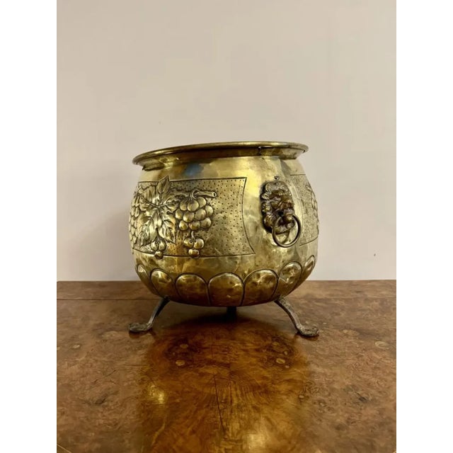 Quality antique Victorian brass jardiniere, having a quality antique Victorian brass jardiniere with lion heads ring...