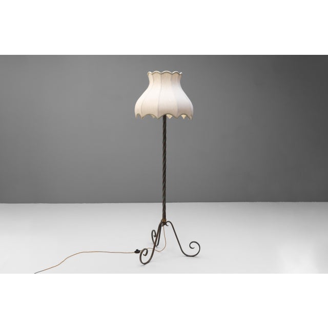 Large scale impressive rope twist floor lamp in brass and bronze. Fantastic patina. Re-wired and tested. France circa...
