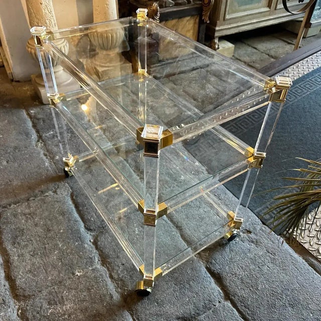 1980s Hollywood Regency Lucite and Brass Italian Bar Cart by Fratelli Orsenigo For Sale - Image 6 of 12