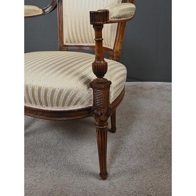 Louis XVI Cabriolet Chair in Beechwood, 1700s For Sale - Image 17 of 18