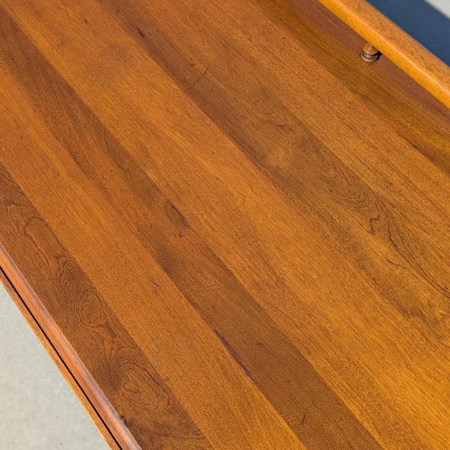 Early American Solid Wood Drop-Leaf Coffee Table – Vintage Living Room, 1980s For Sale - Image 9 of 10