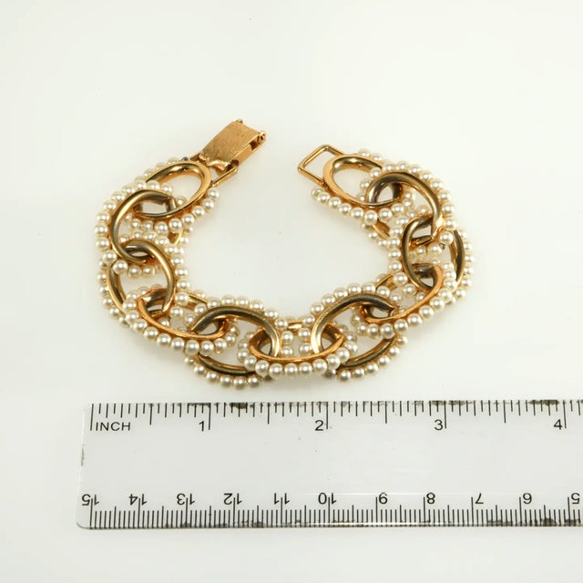 Abstract Vintage Napier Bracelet Faux Pearls Gold-Plated Chain Links For Sale - Image 3 of 4