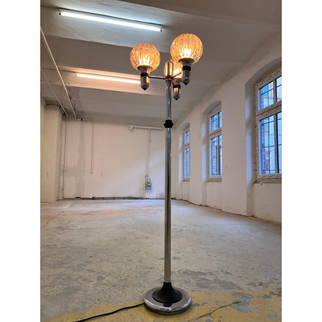 Note: the light color (color of the globes) depends on the led used! elegant 1970s-style floor lamp with a high-quality...