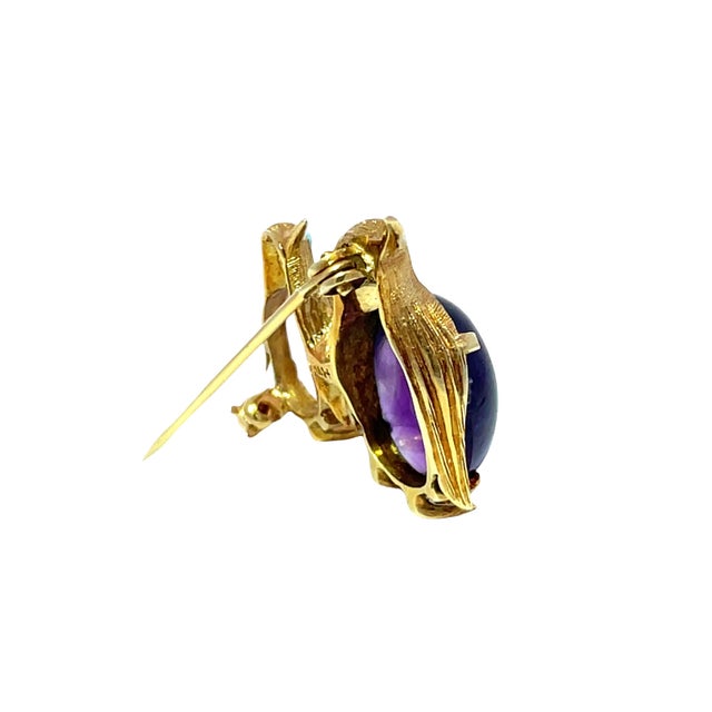 Early 21st Century 14k Yellow Gold Amethyst, Turquoise & Rose Quartz Studded Penguins Pin For Sale - Image 5 of 8