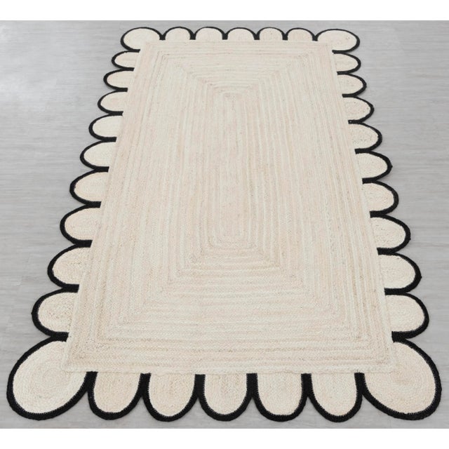 Black Scallop Edge With Solid White Jute Rug 5x7 Ft. For Sale - Image 9 of 13