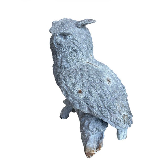 This impressive vintage sculpture, meticulously crafted in England,depicts a majestic Horned Owl perched atop a weathered...