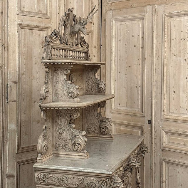 19th Century French Renaissance Hunt Buffet in Stripped Oak For Sale - Image 11 of 18