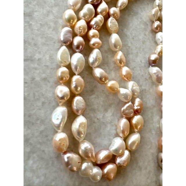 Contemporary 1980s 60" Long Freshwater Pearl Necklace Beaded Necklace - Multi Tone Pink For Sale - Image 3 of 5