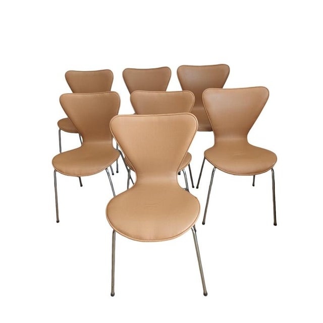 Mid-Century Stackable Dining Reception Chairs in the style of Fritz Hansen, Set of 7 For Sale - Image 4 of 13