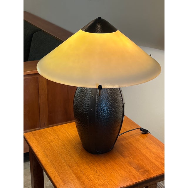 1990s Mission Style Arts and Crafts Hammered Bronze Metal Amber Light Table Lamp For Sale In Tampa - Image 6 of 9