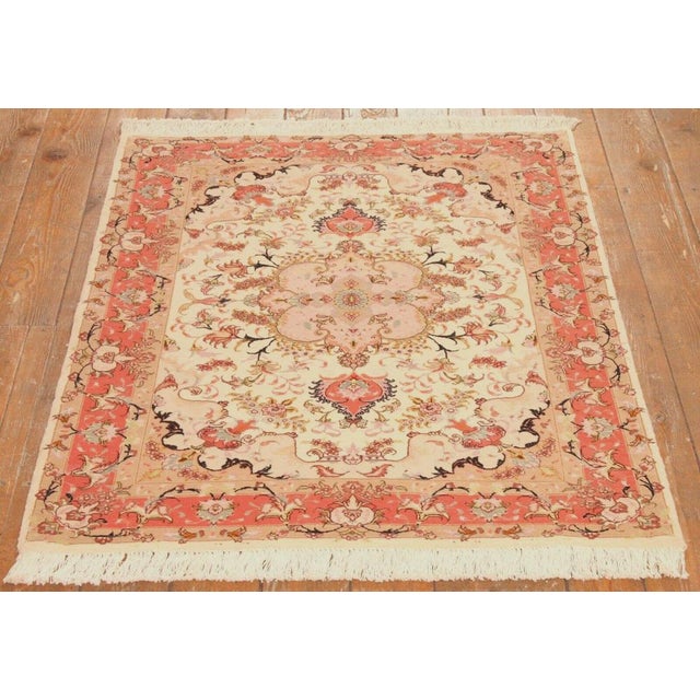 Middle Eastern Rug in Wool For Sale - Image 4 of 10