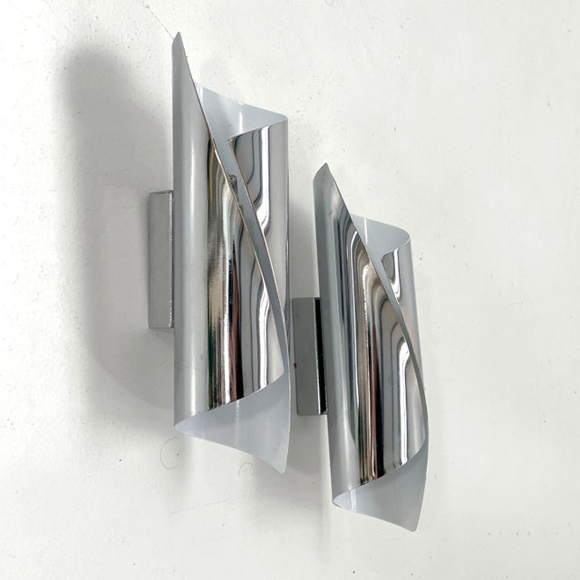 Curved Chromed Wall Lamps, 1970s, Set of 2, in Good conditions. Designed 1970 to 1979 Up to 250V (Europe/UK Standard).The...