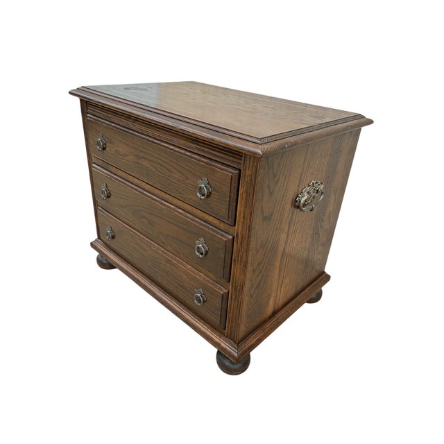 1970s 1970s Ethan Allan Charter Oak Jacobean End Table Bachelors Silver Chest Nightstand For Sale - Image 5 of 15