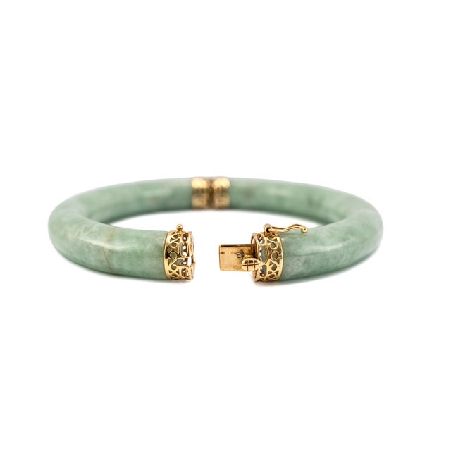 Late 20th Century Vintage 14k Yellow Gold Green Jade Jadeite Bangle Bracelet For Sale - Image 5 of 9