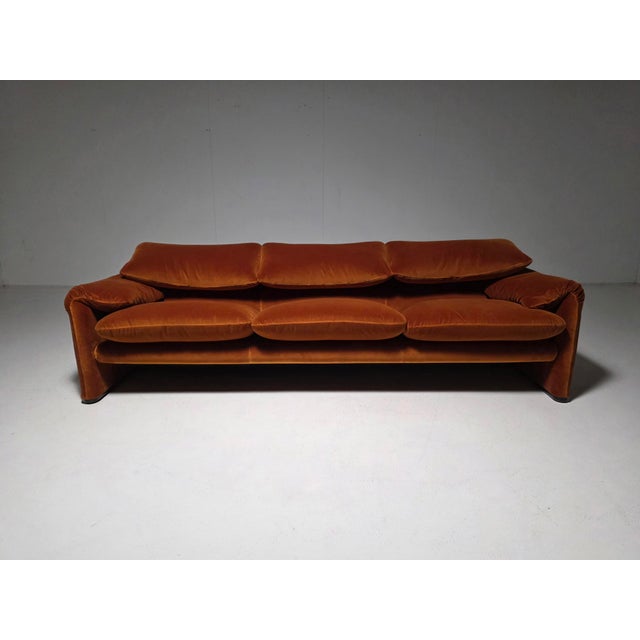 Orange Maralunga Sofa in Burned Orange Velvet by Vico Magistretti for Cassina, 1970s For Sale - Image 8 of 12