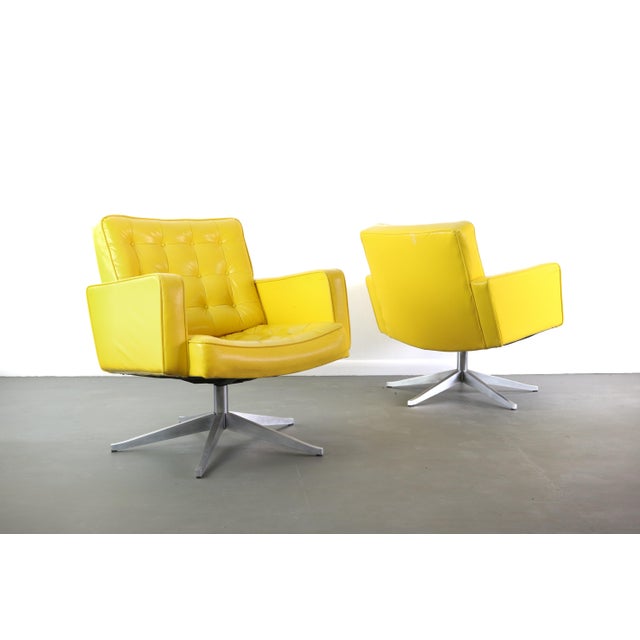 Mid-Century Modern 1950s Swivel Lounge Chairs by Vincent Cafiero for Knoll in Yellow - a Pair For Sale - Image 3 of 7