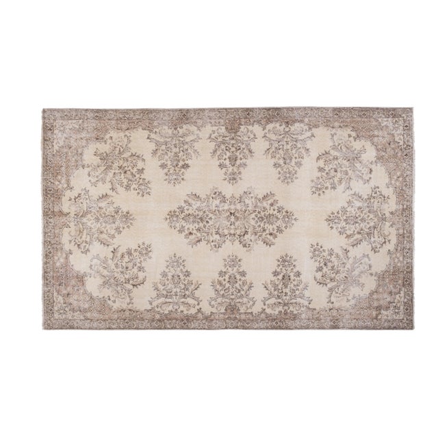 Vintage Turkish Area Rug 67.8"x111.5" / 174x286cm Hand woven with high quality pure wool Excellent condition From TURKEY...