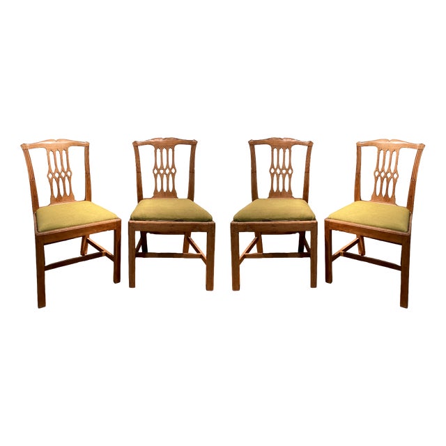18th-Century Neoclassical Italian Pierced-Back Walnut Chairs, Tuscan Provenance, Set of 4 For Sale