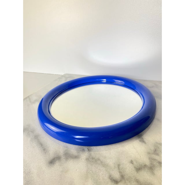Vintage Postmodern Primary Blue Round Wall Mirror — Memphis Style Plastic Mirror, 1980s For Sale - Image 4 of 7