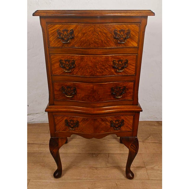 Walnut Chest of Drawers Cabriole Legs Shell Serpentine 1930s Postage Available For Sale - Image 6 of 18