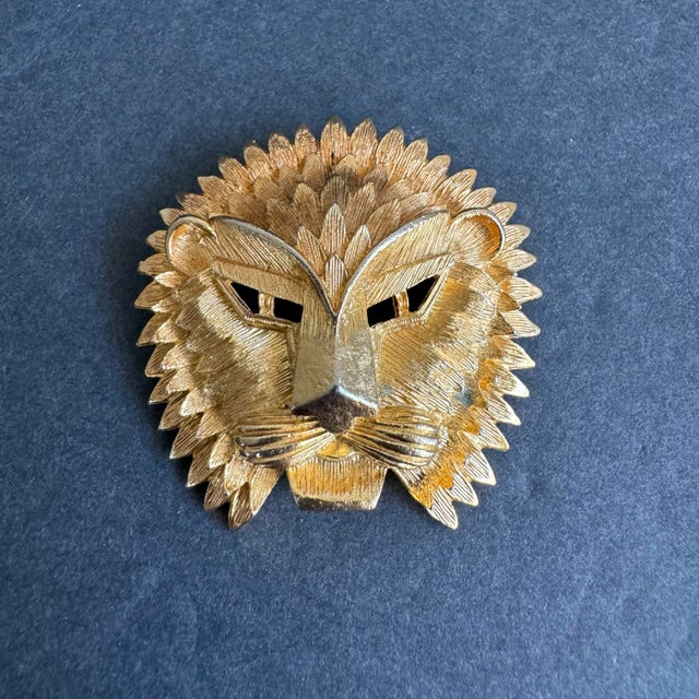 Gold Vendome Lion Head Brooch Gold Tone Astrological Zodiac Leo Sign Pin Vintage 60s For Sale - Image 8 of 8