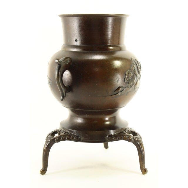 Early 20th Century Meiji Japanese Bronze Ikebana Usubata Vase on Tripod With Landscape For Sale - Image 4 of 12