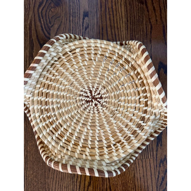 Contemporary Handwoven Gullah Sweetgrass Basket Signed Michael Smalls Hilton Head 2018 For Sale - Image 3 of 4