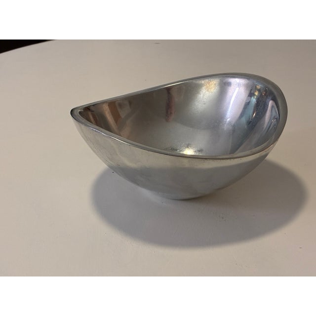 1960s Vintage Mid-Century Modern Nambé Tri-Corner Bowl (Style 569) by Richard K. Thomas For Sale - Image 5 of 9