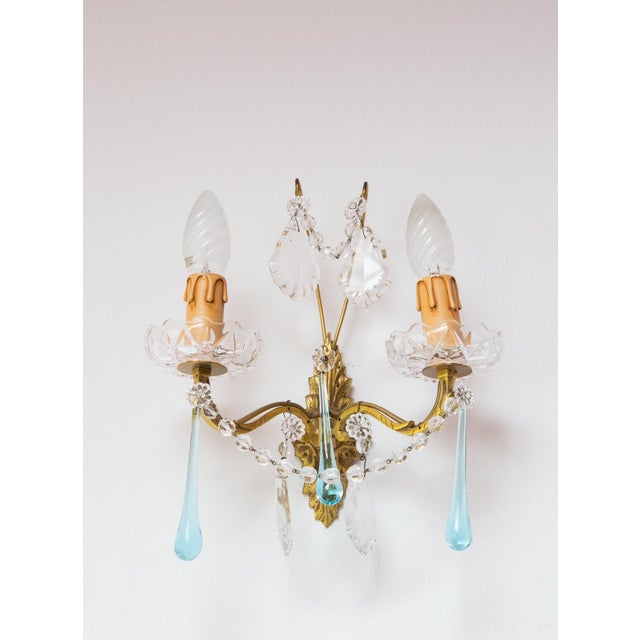 1960s Vintage French Wall Sconce in Brass with Pink or Blue Glass Drops, 1960s For Sale - Image 5 of 7