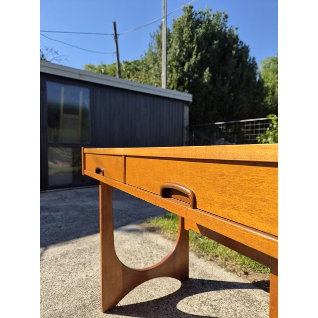Mid-Century Modern Vintage Teak Desk attributed to R. Bennett for G-Plan, 1970s For Sale - Image 3 of 15