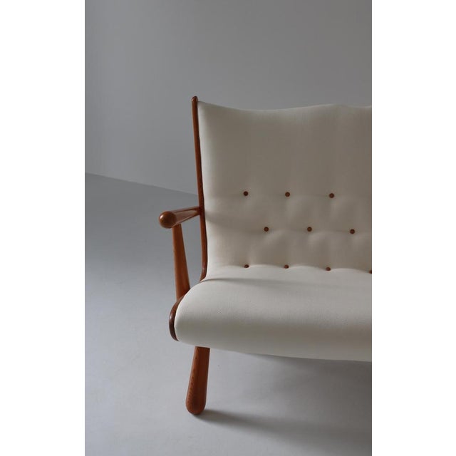 Swedish Cabinetmaker Sofa in Pinewood & White Vägen Linen for Svenskt Tenn, 1940s For Sale - Image 10 of 18