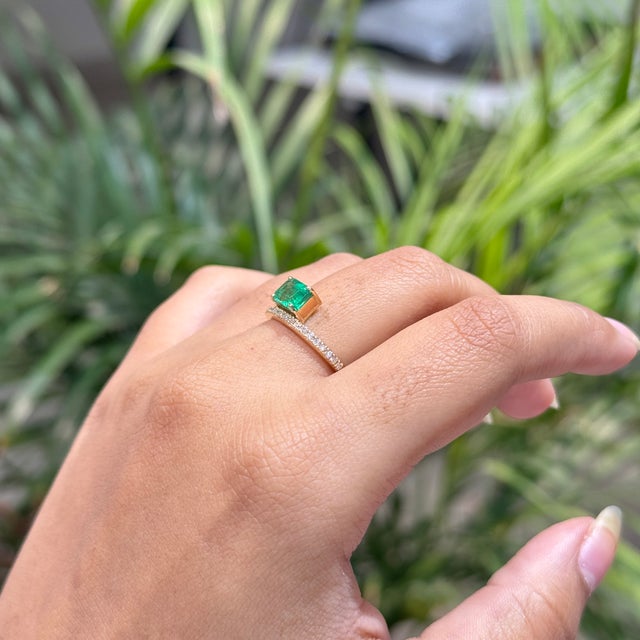 14k Yellow Gold Octagon Cut Floating 1 Carat Emerald Diamond Ring Size 9 For Sale In New York - Image 6 of 18