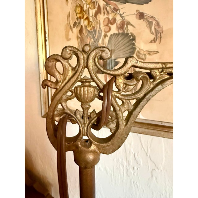 Lots of nice detail on this lamp.