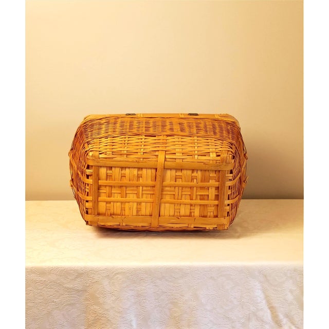 1960s Decorative Anglo-Indian Inspired Style Bamboo Rattan Blanket Hamper | Large Chinoiserie Keepsake Chest | Vintage Lidded Storage For Sale - Image 5 of 16