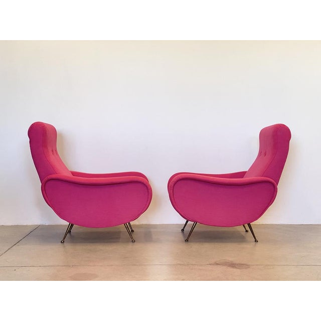 50's armchair pair performed in the style of Marco Zanuso, fuchsia -colored fabric, brass feet, new padding and fabric