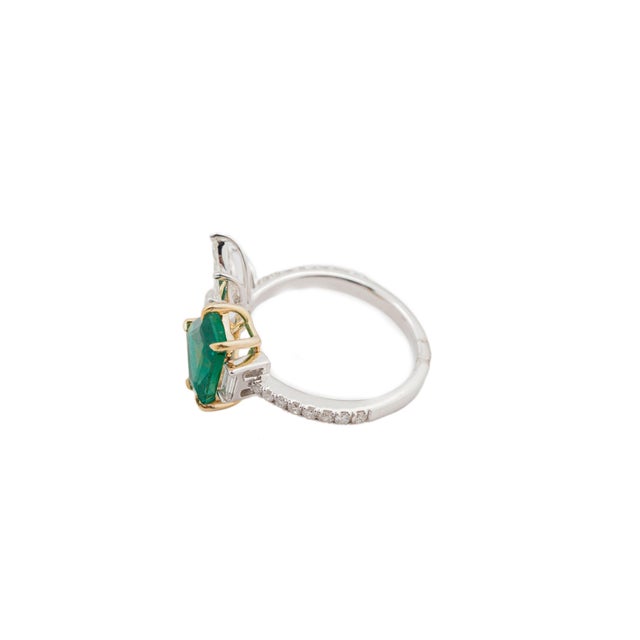 Natural Zambian Emerald 1.80cts & diamond 1.26cts Ring in 18k Gold For Sale - Image 17 of 18