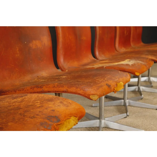 'Oxford' Highback Swivel Chair by Arne Jacobsen for Fritz Hansen, 1968, Signed For Sale In Los Angeles - Image 6 of 18