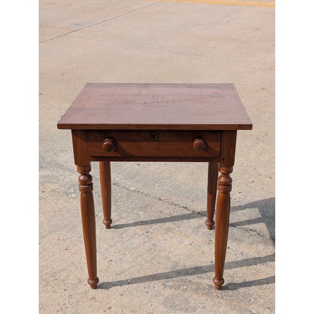 American Early 19th Century Antique Sheraton Style Cherry Single Drawer Side Table For Sale - Image 3 of 7