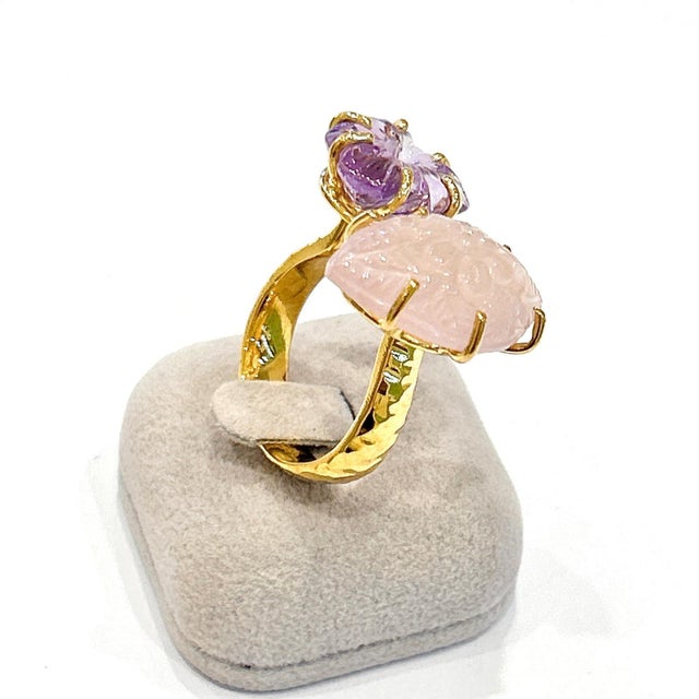 Bochic "Orient" Vintage Carved Pink Quartz & Amethyst Ring Set In 18K Gold & Silver For Sale - Image 13 of 18