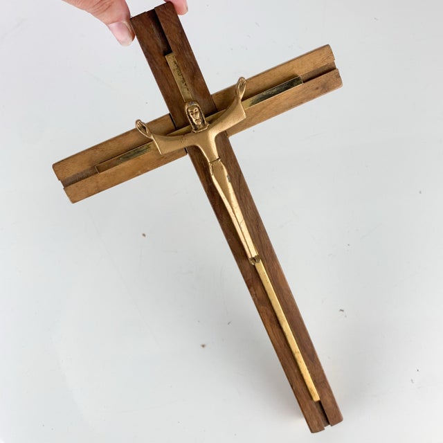 Vintage Wood Brass Wall Crucifix Cross Jesus Christ Mid Century Iconography MCM For Sale - Image 4 of 9