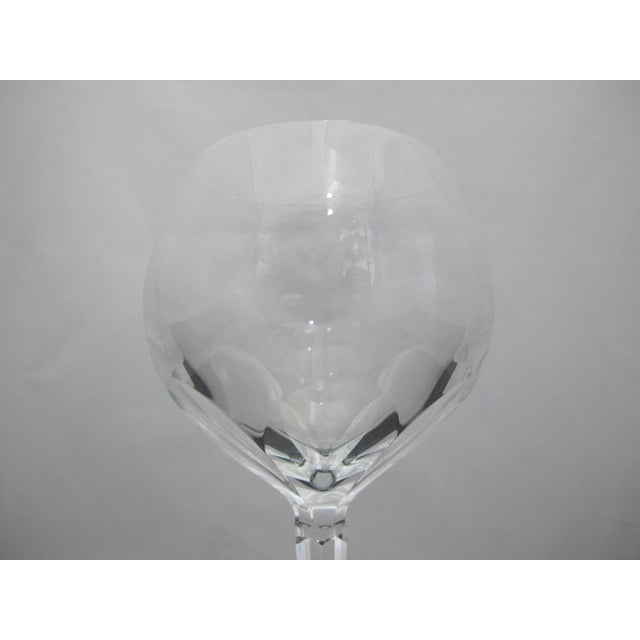 Stunning Waterford crystal wine goblet glass in sleek Neve pattern. Measures 8" tall x 2 7/8" at mouth, 3 1/2" at widest....