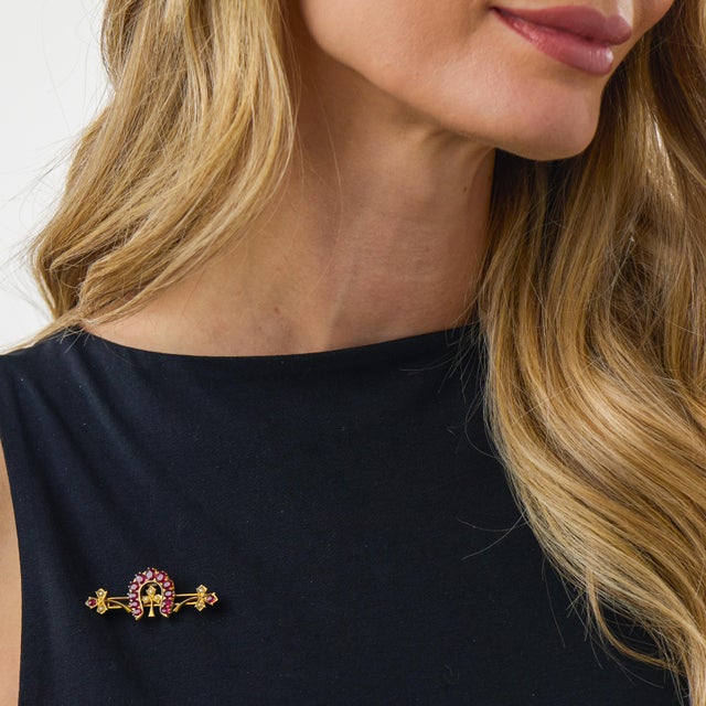 This elegant Victorian brooch is a beautifully detailed jewel from the 1900’s, featuring 13 cushion cut rubies weighing...