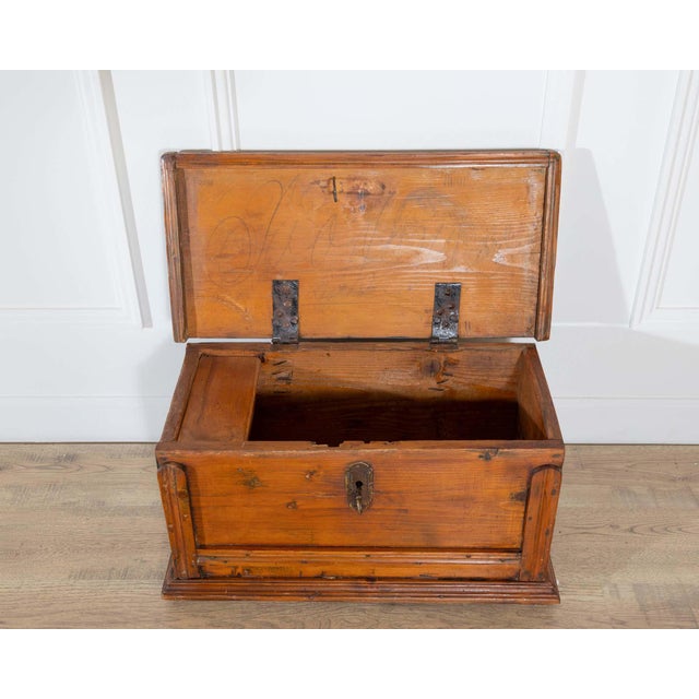18th Century 18th-Century Tuscan Fir Travel Box For Sale - Image 5 of 11