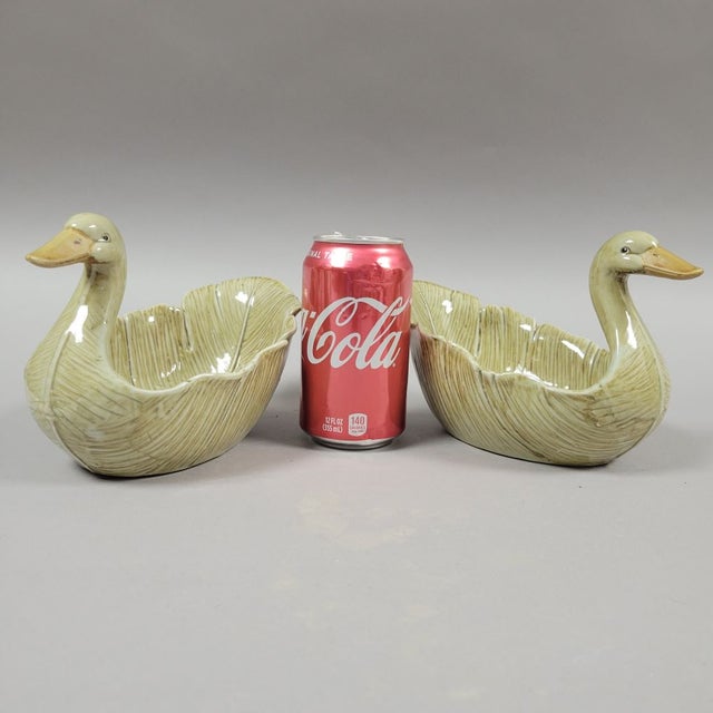 A pair of cheerful ceramic goose bowls with nicely detailed leaf bodies. Can be used as a serving bowls for chips, candy,...